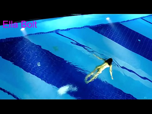 ❤️ Ma nistax nieqaf nara, blonda żagħżugħa maqbuda tgħum nuda fil-pool tar-resort ELLA BOLT ☑ Video tal-ħakk  lilna ❌❤