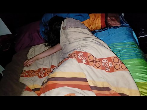 ❤️ Stepson jgħajjar lill-mara żagħżugħa tiegħu waqt li torqod. ☑ Video tal-ħakk  lilna ❌❤